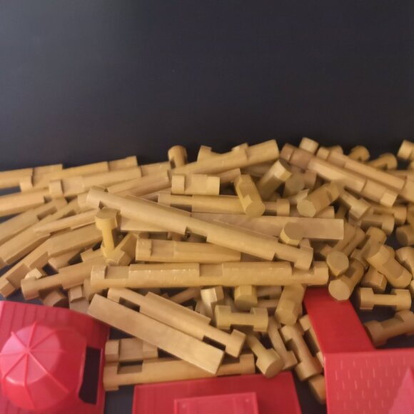 The Original Lincoln Logs Frontier Junction Set with White Windows & Red Roof - Picture 2 of 9